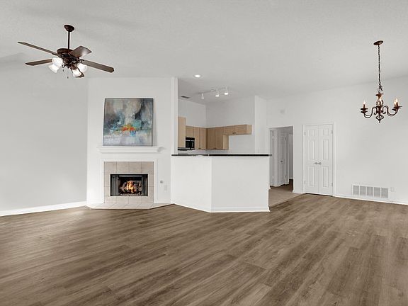 4th image of 6884 Wrigley Dr