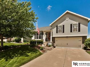 16138 Blackwalnut St, Omaha, NE 68136