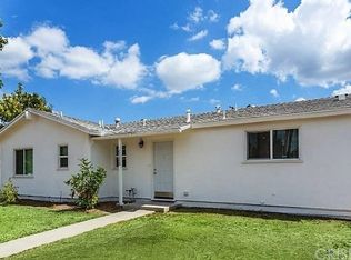 23350 Victory Blvd, Woodland Hills, CA 91367