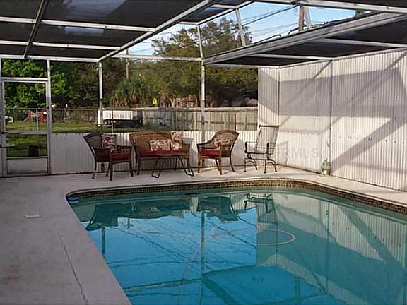 5th image of 2421 Riviera Dr
