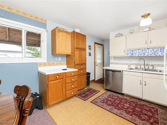 4th image of 2400 40th St NE