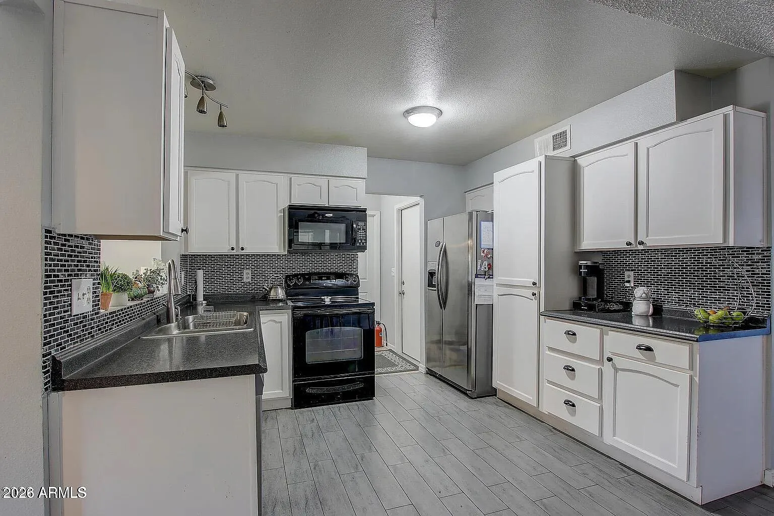 3 bed, 1316 sqft, $2,700 — Photo 3