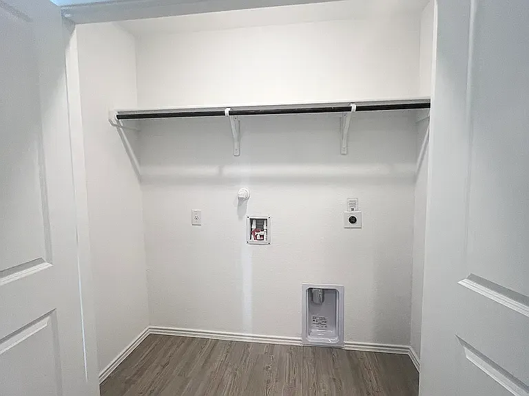 4 bed, 1627 sqft, $1,600 — Photo 2