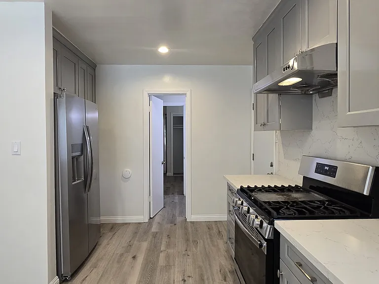 521 N Vermont Ave — Photo 9