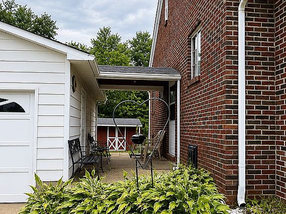 3rd image of 116 Vermont St