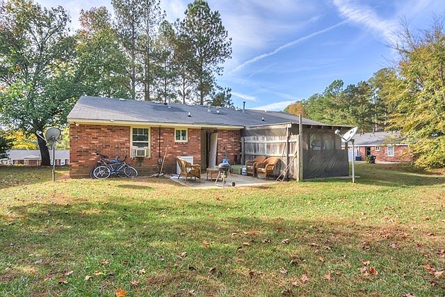 2nd image of 135 Stoneybrooks Pl