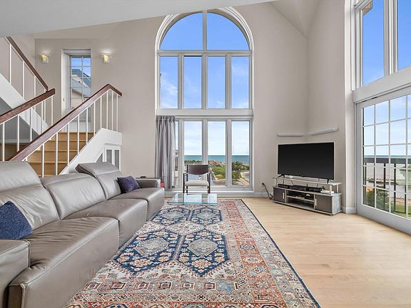 3rd image of 333 Lake AVENUE #807