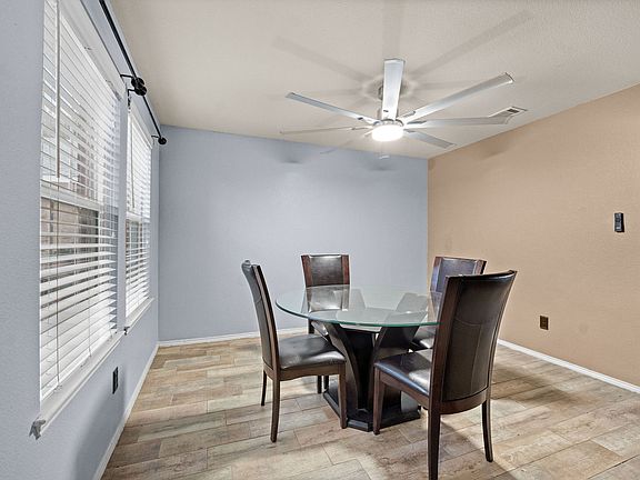 5th image of 412 Sandy Creek Dr