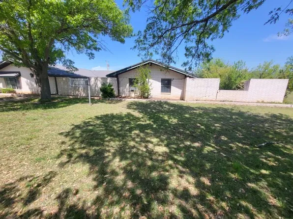 306 Wade St, Olney, TX 76374