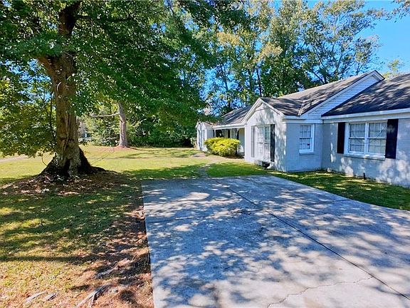 2nd image of 2100 Springhill Trce