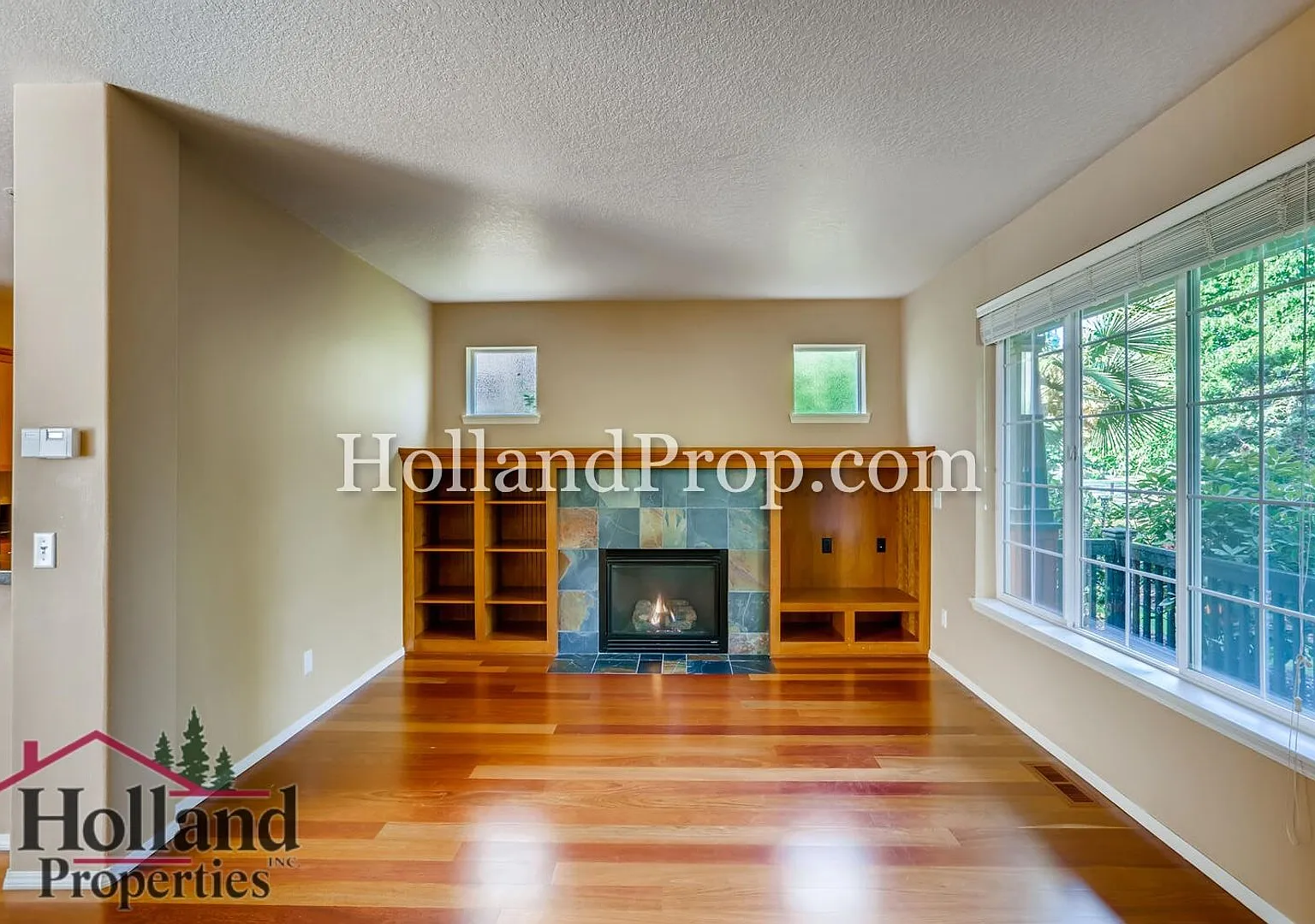 Beautiful 3 Bedroom 2.5 Bathroom Home in Hillsboro! — Photo 4