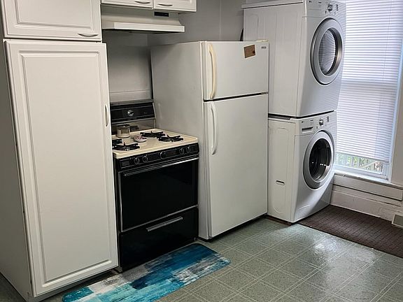 3rd image of 769 Fenelon Pl #1