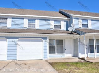 1402 SE 8th St, Lees Summit, MO 64063