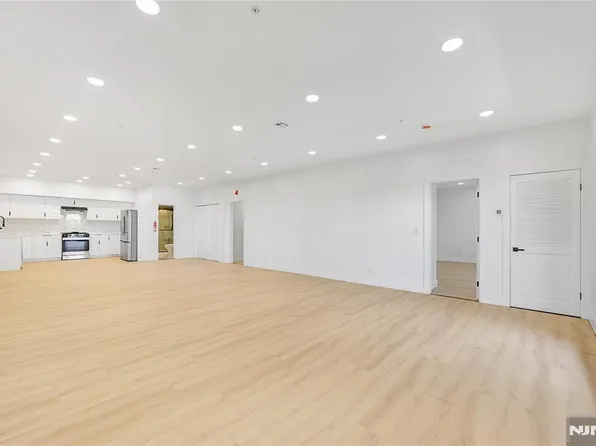 114 Pine Street image 24 of 35