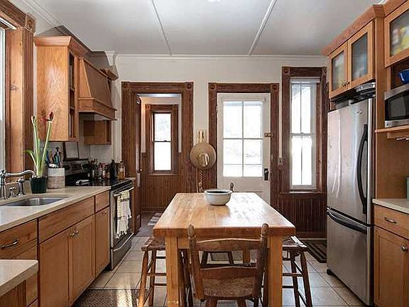 3rd image of 29 Mulford Ave