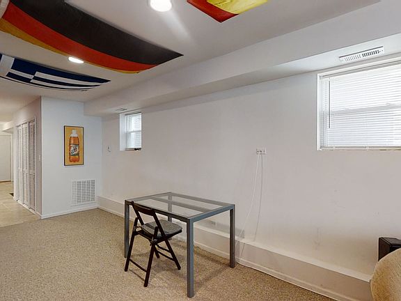 3rd image of 3634 N Hermitage Ave #G