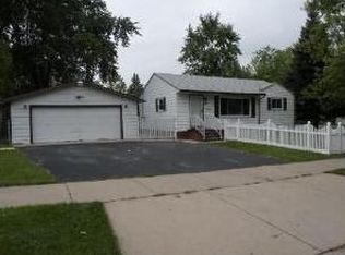 2708 Illini Rd, Waukegan, IL 60087