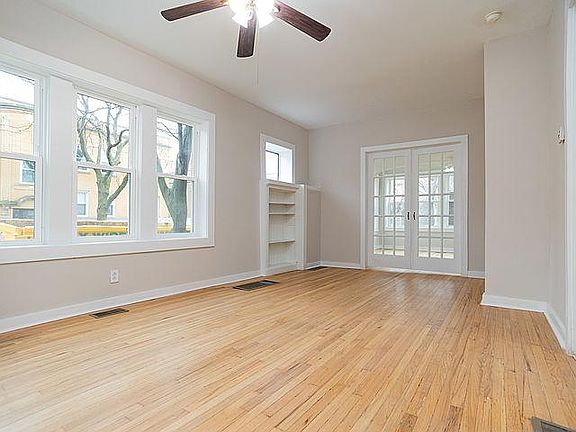 2nd image of 3607 N Oakley Ave #3R