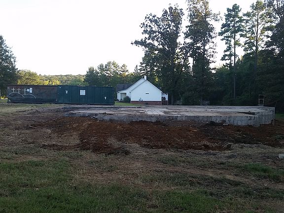 4th image of 290 Valley Creek Dr