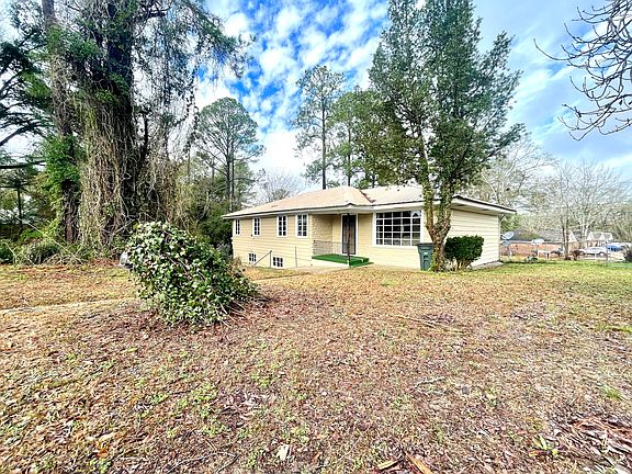 3rd image of 1728 Orchard Dr