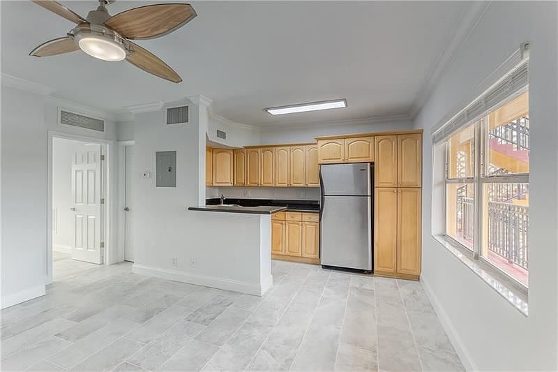 1st image of 744 NE 14th Ave APT 9