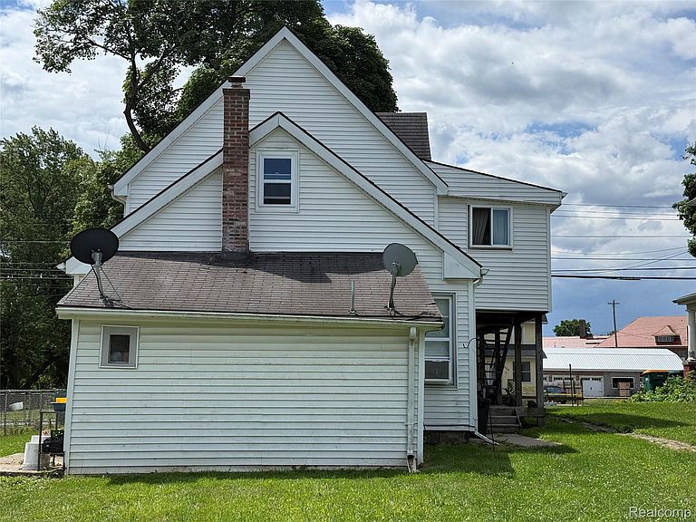 Listing photo 3