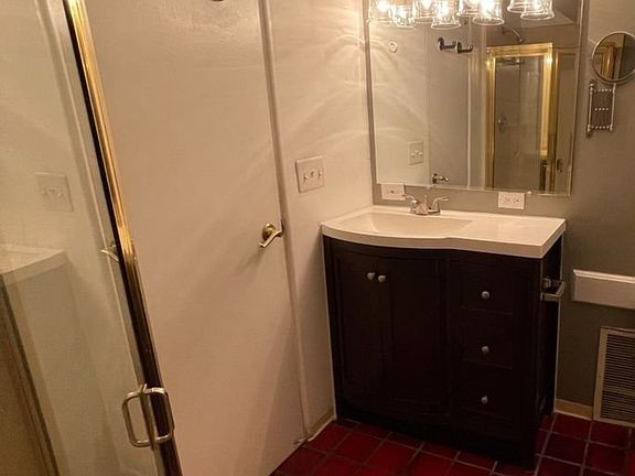 5th image of 1125 E Newark Ave #3