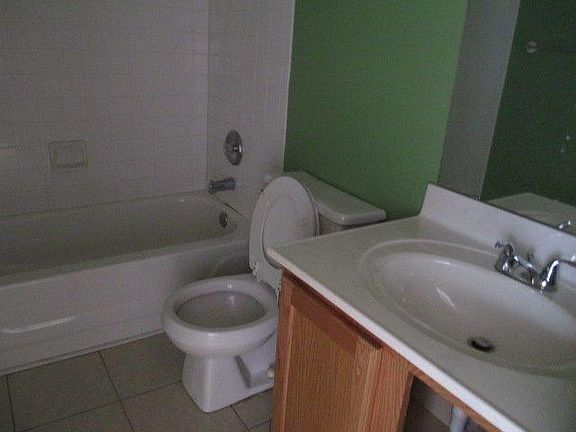 5th image of 413 Poinsetta Ct APT 2