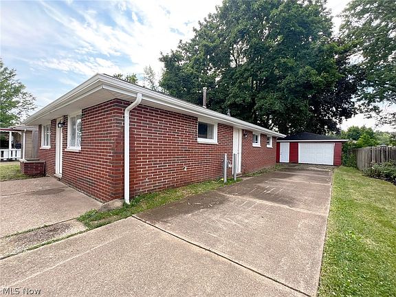 4th image of 328 Woodland Ave