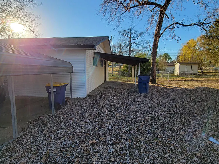 712 Gentry St — Photo 12