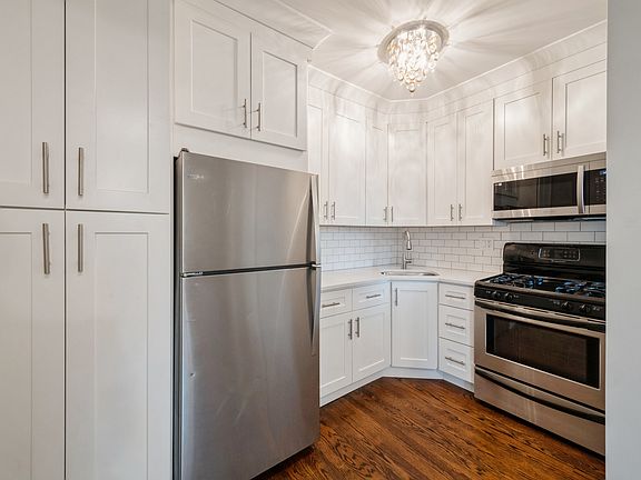 5th image of 4240 N Clarendon Ave APT 410N