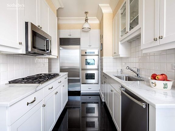 5th image of 181 E 65th St APT 26A