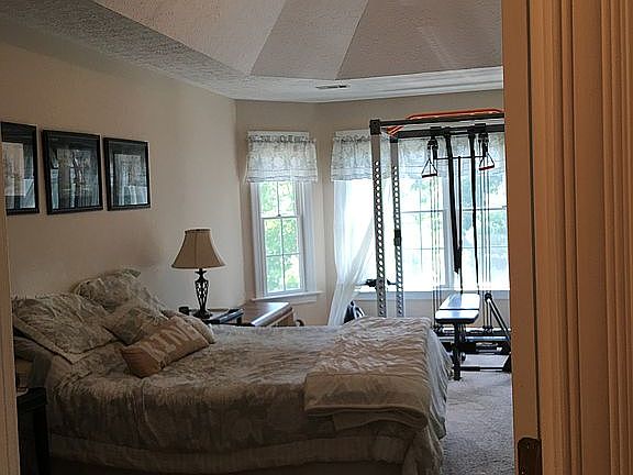 3rd image of 700 Oakwood Ln