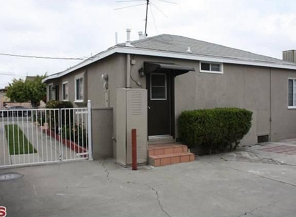 4th image of 9614 Stanford Ave