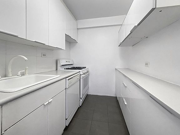 3rd image of 330 E 33rd St APT 7D