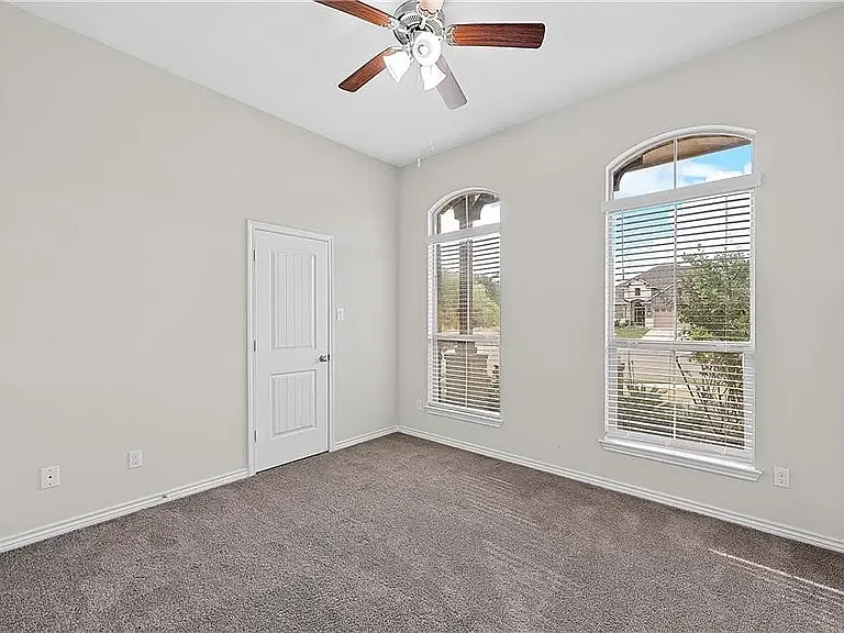 605 Lister Dr — Photo 12