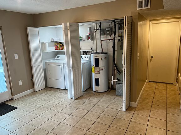 4th image of 2415 Yarmouth Ln
