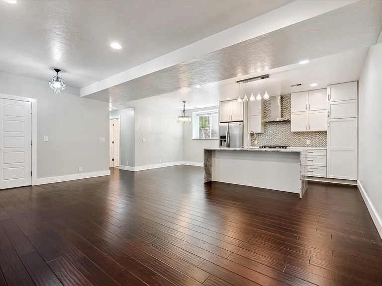 2222 E 21st Ave — Photo 5