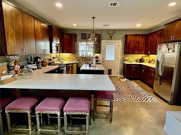 4th image of 7005 Providence Ave #A