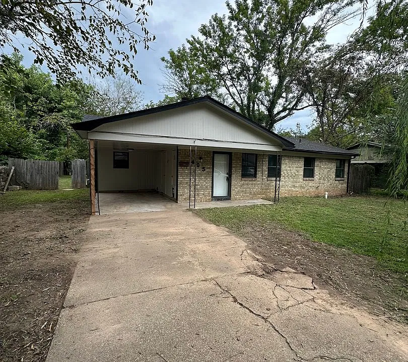 405 Live Oak Dr