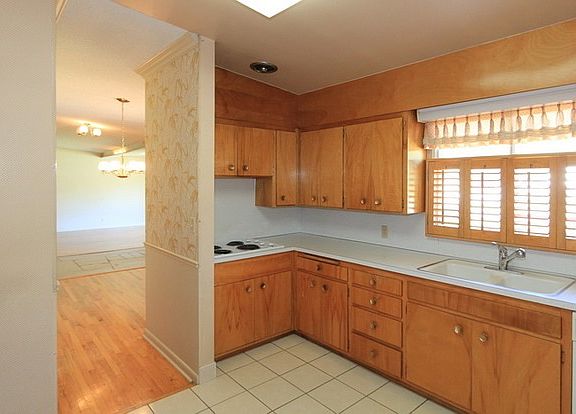 5th image of 5466 S Woodcrest Dr