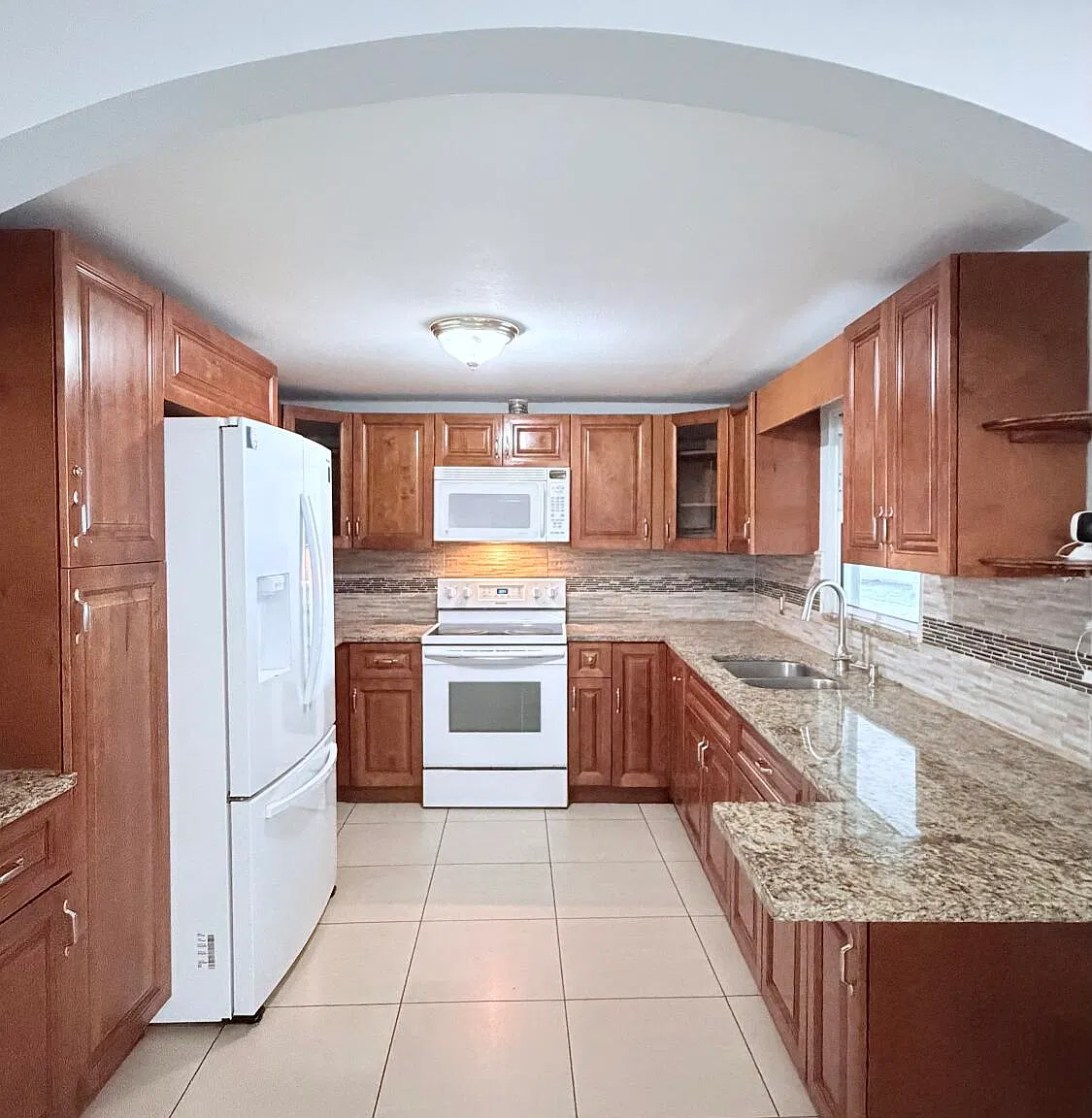 3 bed, 2.0 bath, 1068 sqft, $3,500 — Photo 1