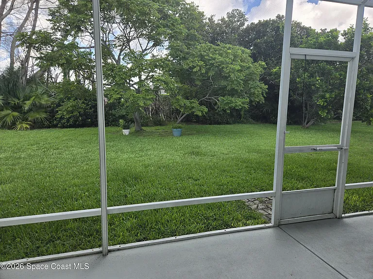 292 Carmel Dr — Photo 13