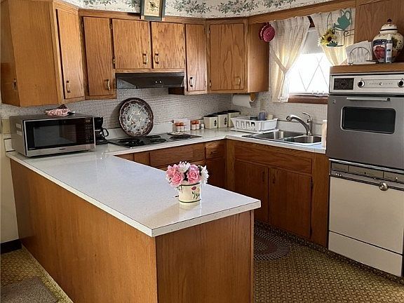 2nd image of 235 Windsor Pl