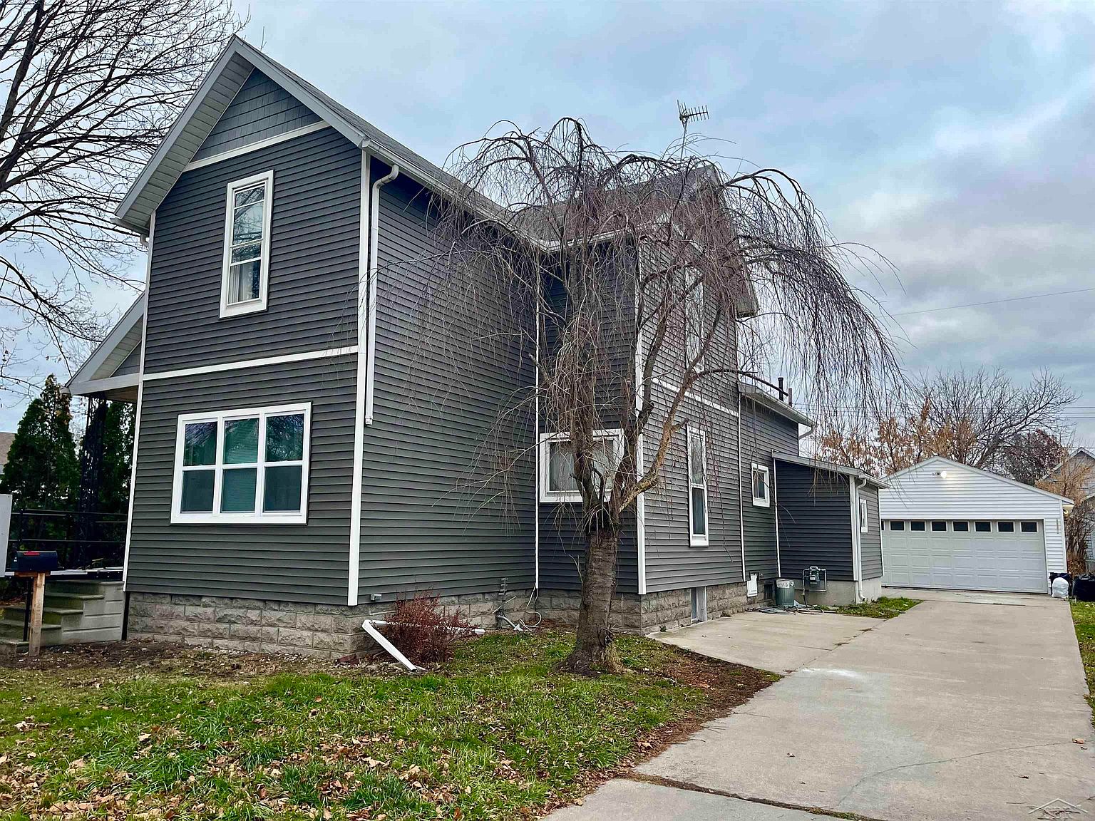 607 Broadway St, Bay City, MI 48708 Zillow