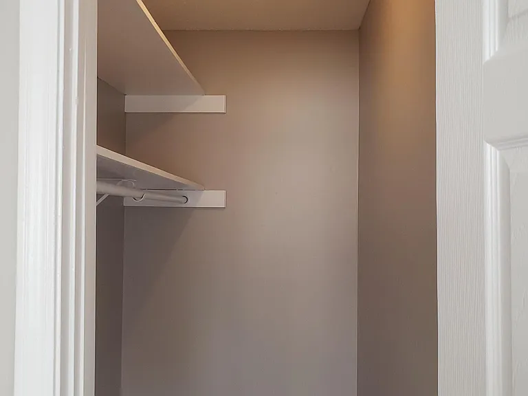 MB Walk-in Closet 2