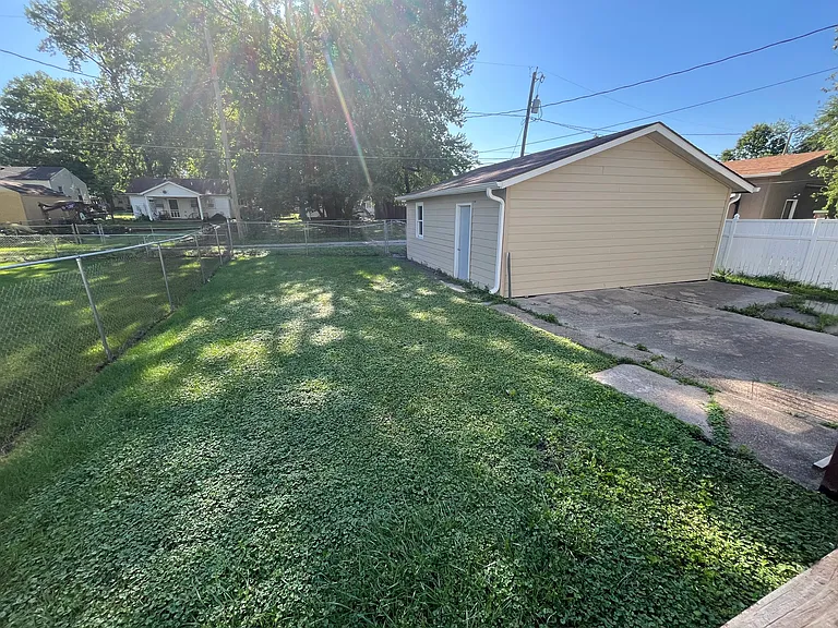 3814 Columbia St — Photo 8