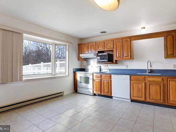 5th image of 619 Victoria Dr