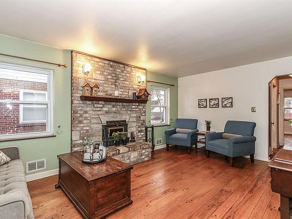 2nd image of 3810 Thornton Dr
