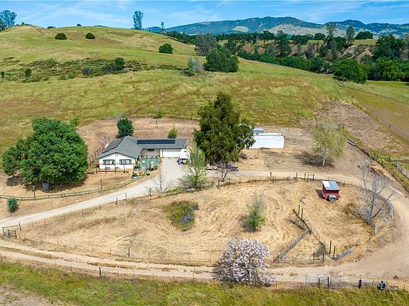 3rd image of 70331 Vineyard Canyon Rd